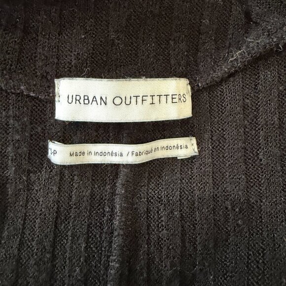 URBAN OUTFITTERS Cut Out Black Ribbed Sweater Bat Wing Size Small - Picture 10 of 11